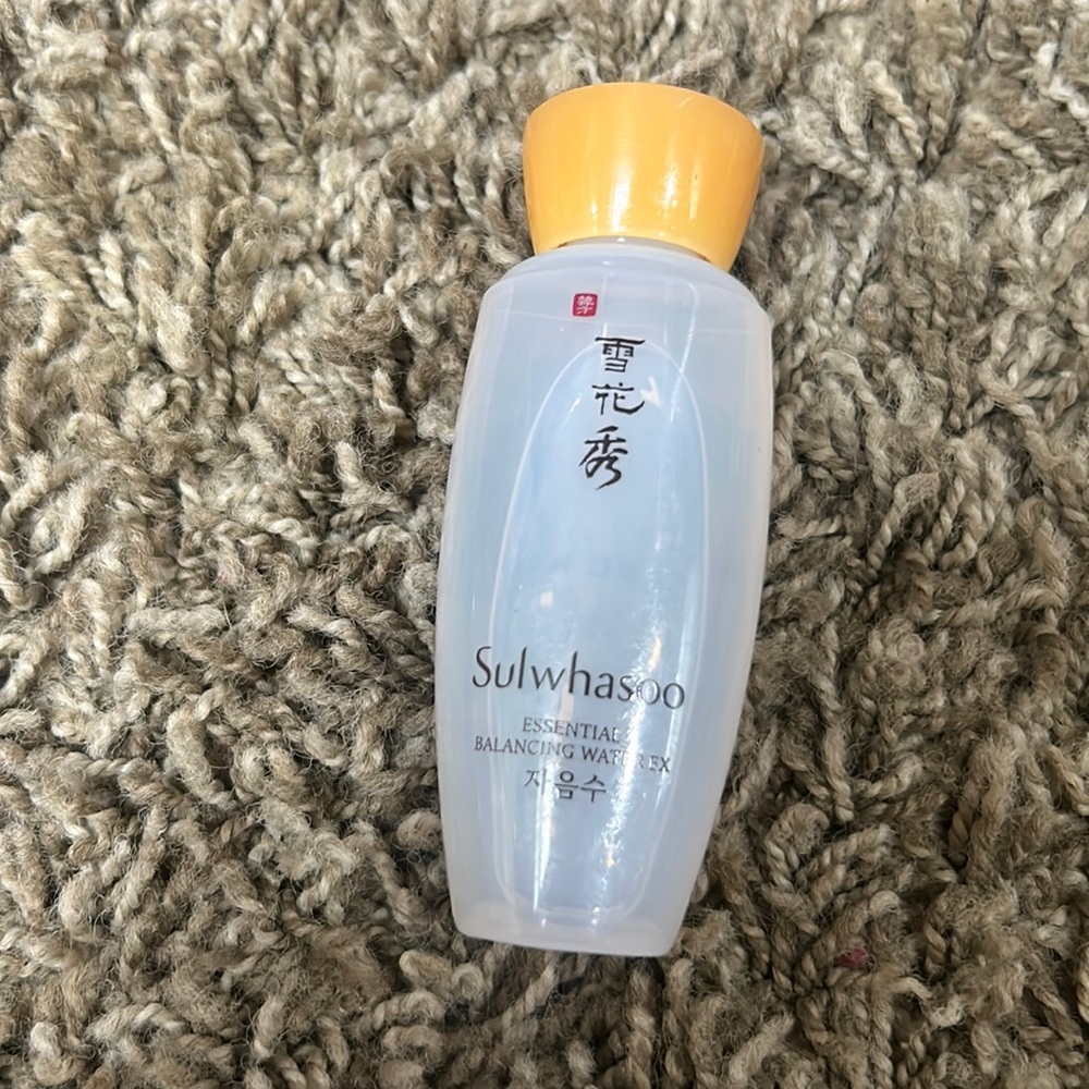 SULWHASOO
Essential Balancing Water EX 30 mL